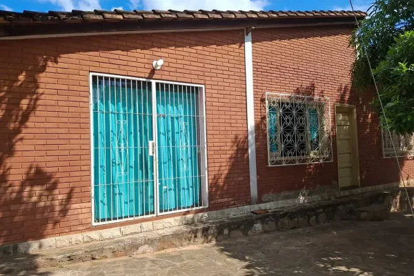 casa-venta-atyra-fachada-ladrillo-visto
